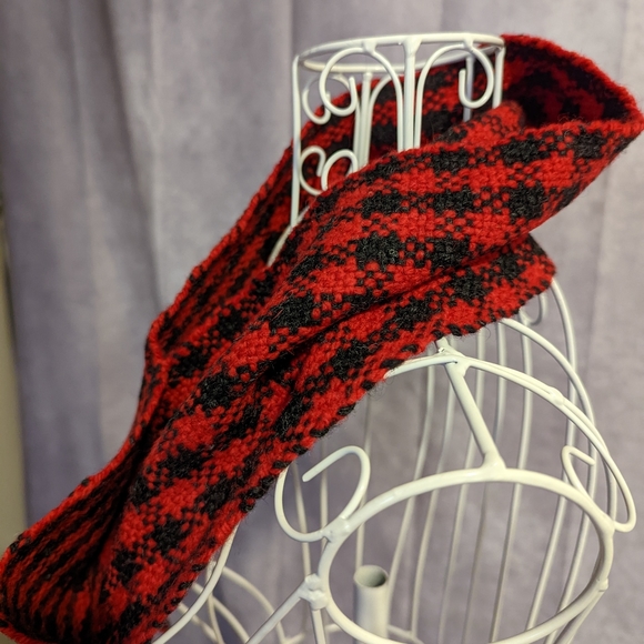 Handwoven Buffalo Plaid Cowl with a Pocket - Picture 4 of 7